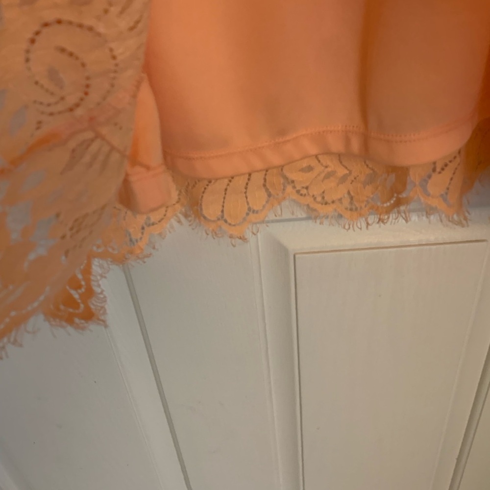ISAAC MIZRAHI Peachy Lace Top V-Neck 3/4 Length Fringed Unlined Sleeves Size 1X - Picture 9 of 9
